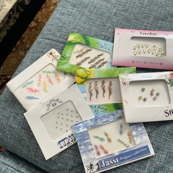 Colourful Indian Bindis - Picture 3 of 3